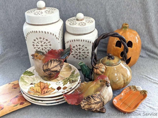 Four fall themed plates, ceramic jack-o-lantern, 2 ceramic birds, pumpkin teapot and 2 canisters;