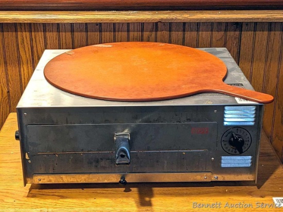 Pizza oven, works and 16" pizza peel for serving.
