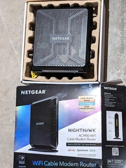 NetGear Night Hawk WiFi cable modem router comes with box and router, yellow and grey cords, black