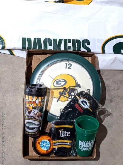 Green Bay Packers things incl towels, clock, more.