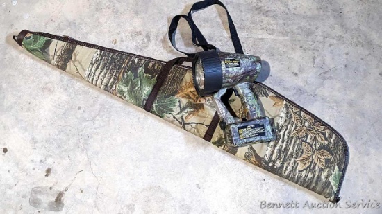 Vector Sport Spot 3,000,000 candle power spot light great for shining deer and a 47" Allen rifle /