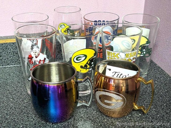 Green Bay Packers, Wisconsin Badgers, Chicago Cubs glasses, plus a Packers Moscow Mule cup, more.