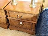 Broyhill night stand or end table measures 27