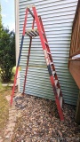 8' fiberglass platform ladder with a 300 lb load capacity and a 7'7