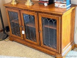Beautiful sofa or hall table measures 4' x 30