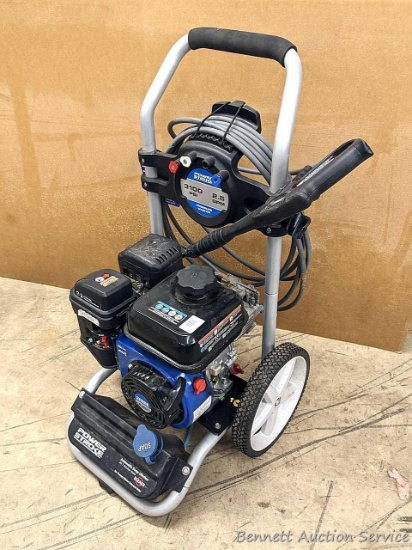 Power Stroke 3100 psi pressure washer puts out 2.5 gpm. Gas tank is near dry, turns over with good