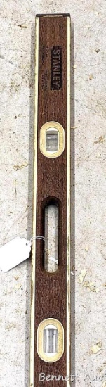 Stanley brass edged 4' wooden level, is model no. 42-347 and is in pretty good condition with one of