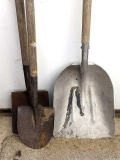 Spade shovel, flat bottom shovel, grain shovel.