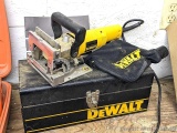 DeWalt DW682 plate jointer, the jointer appears in very good condition and almost new, has the metal