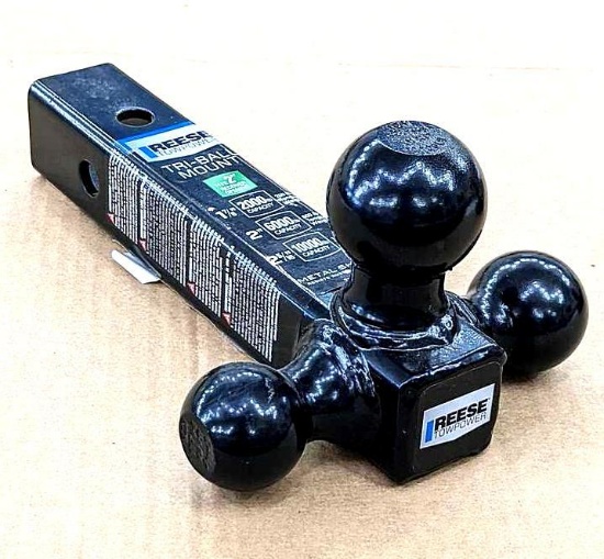 Reese Tri-Ball Mount fits a 2" receiver opening on your truck. Has 1-7/8", 2", and 2-5/16" trailer