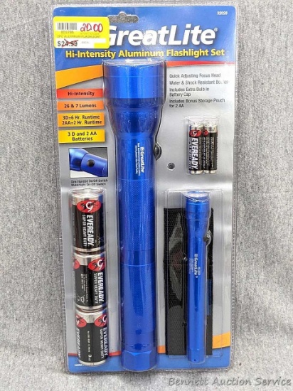 NIP Great Lite high intensity aluminum flashlight set, 26 & 7 lumens.