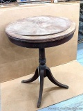 Pickup in Rib Lake. Duncan Phyfe style side table stands 26