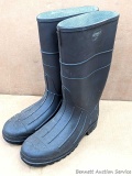Size 13 Servus rain / mud boots look new, small amount of dirt could be cleaned off.