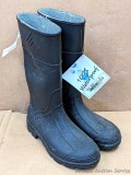 Pair of Servus Northerner rain boots are youth size 4 and women's size 6. New with tags.