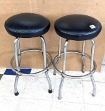 Pair of bar stools stand about 28