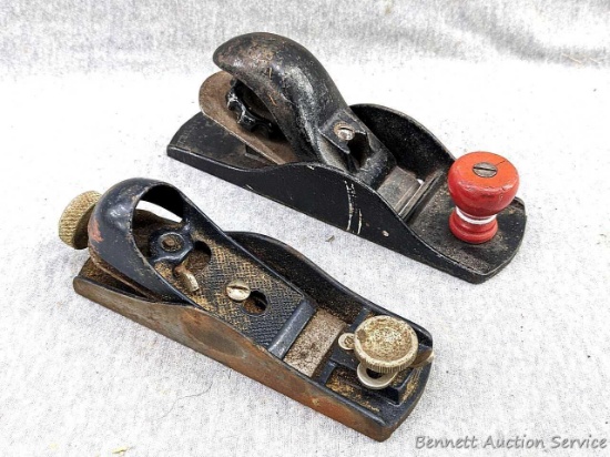 Pair of wood planes. Smaller is a Stanley No. 60-1/2 and measures 6" over planing surface.