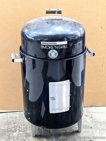 Brinkmann Smoke N' Grill charcoal smoker and grill is in good condition. Rust streak noted under lid
