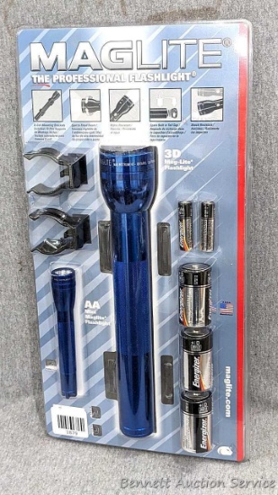 NIP Mag Lite flashlight set comes with batteries for both and mounting brackets. Shock and weather