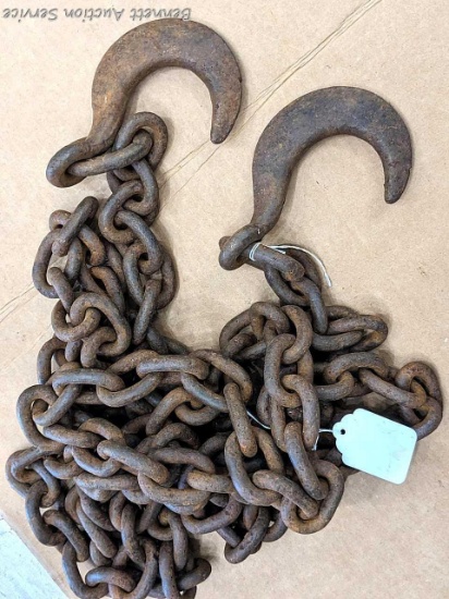 Approx 14' of 1/2" chain with hooks. No repairs noted.