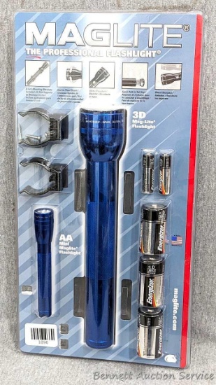 NIP Mag Lite flashlight set comes with batteries for both and mounting brackets. Shock and weather