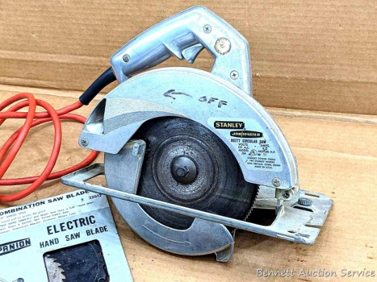 Stanley Job Master circular saw, model no 80277, and bonus blades. Circular saw cord looks great