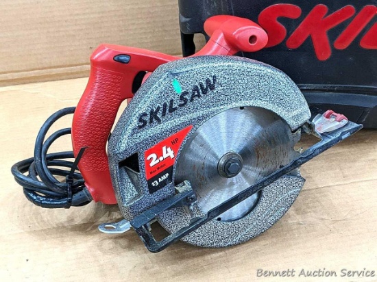 Skil 2.4 hp circular saw runs well. Comes with hard case.