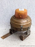 Vintage rotating amber light with copper or similar body, works! In good condition, bottom of light