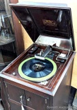 Beautiful antique Victor Model VV-X phonograph or record player was made by the Victor Talking