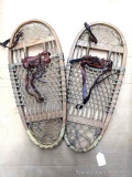 Vintage Swenson & Swenson Bearpaw snowshoes with leather bindings are 29