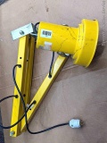 Heavy Duty Yellow shop light for the work bench. Includes mounting plate. Cord looks to be in good