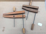 Pair of adjustable wooden claps with 14