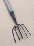 Vintage fish spear or frog spear is 4-1/2