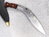 Kukri knife comes with belt sheath, measures approx. 17