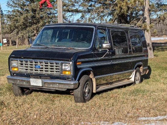 1990 Ford Universal conversion van by Glaval, VIN 1FDEE14N8MHA28991, odometer reads 67,061 miles.