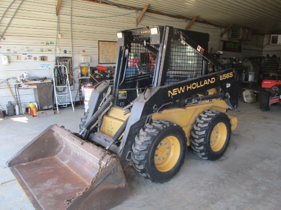 NEW HOLLAND LX 565 DIESEL SKID LOADER