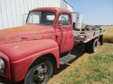IHC R160 S.A. w/ 14' flatbed