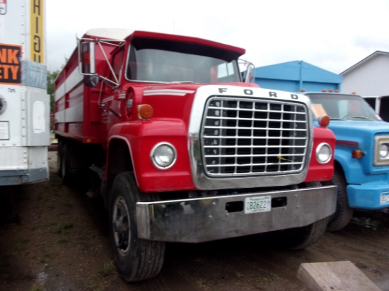 1974 FORD 880 T.S. w/ 20’ 2005 LOADLINE BOX