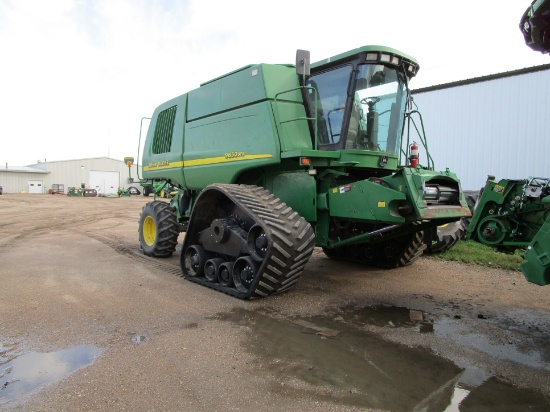 John Deere 9650 tracked combines and header