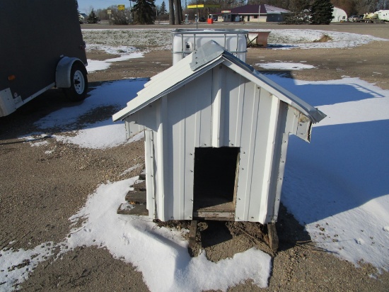 DOGHOUSE W/STEEL SIDING