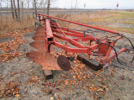 6- 14" IHC TRIP BEAM SEMI MT. PLOW