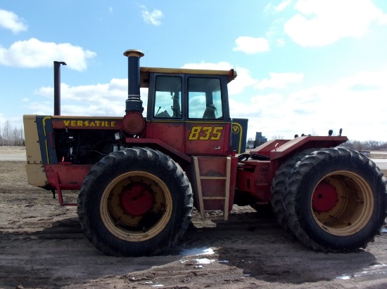 VERSATILE 835 4WD  4 HYD