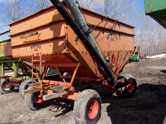 MINNESOTA 250 GRAVITY WAGON W/6" HYD DRILL FILL AUGER