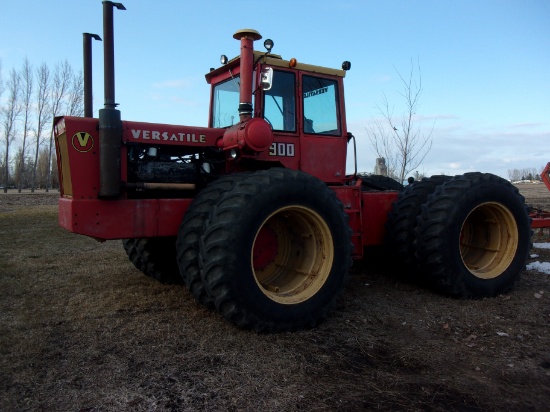 VERSATILE 900 4WD, 20.8 X 38"