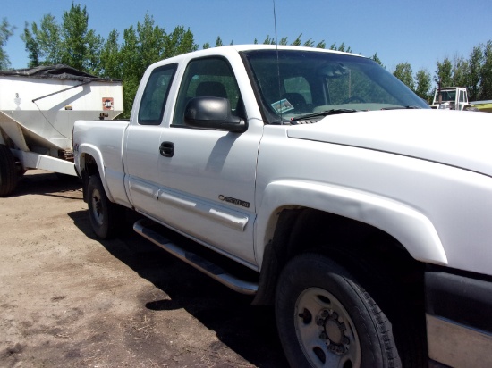 CHEVY 3/4T EXT CAB LONG BOX 4WD PICKUP