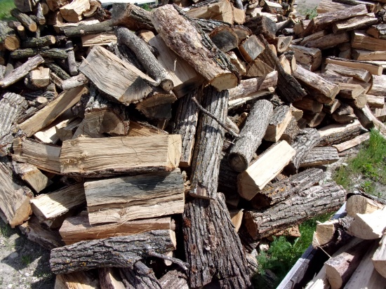 PILE OF SPLIT WOOD OAK