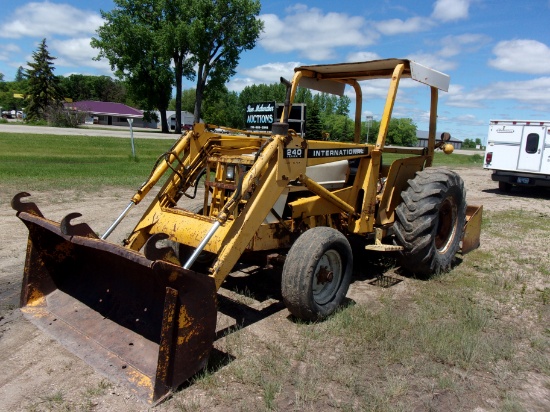 INTERNATION 240A INDUSTRIAL LOADER TRACTOR DIESEL