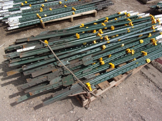 PALLET OF STEEL POSTS