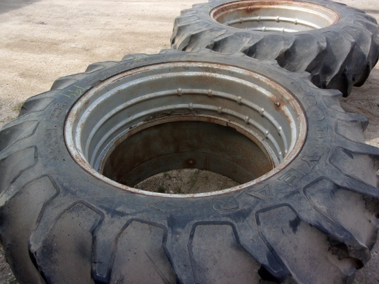 18.4 X 38" BAND DUALS  W/BOLTS, OK