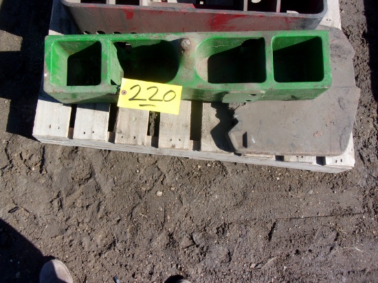 JD FRT END WEIGHT BRACKET
