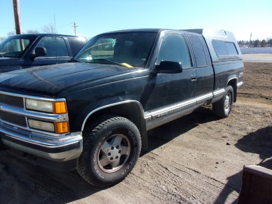 1995 CHEV 1500 EXT CAB 4WD, TOPPER,350, AUTO, 188,000 MILES